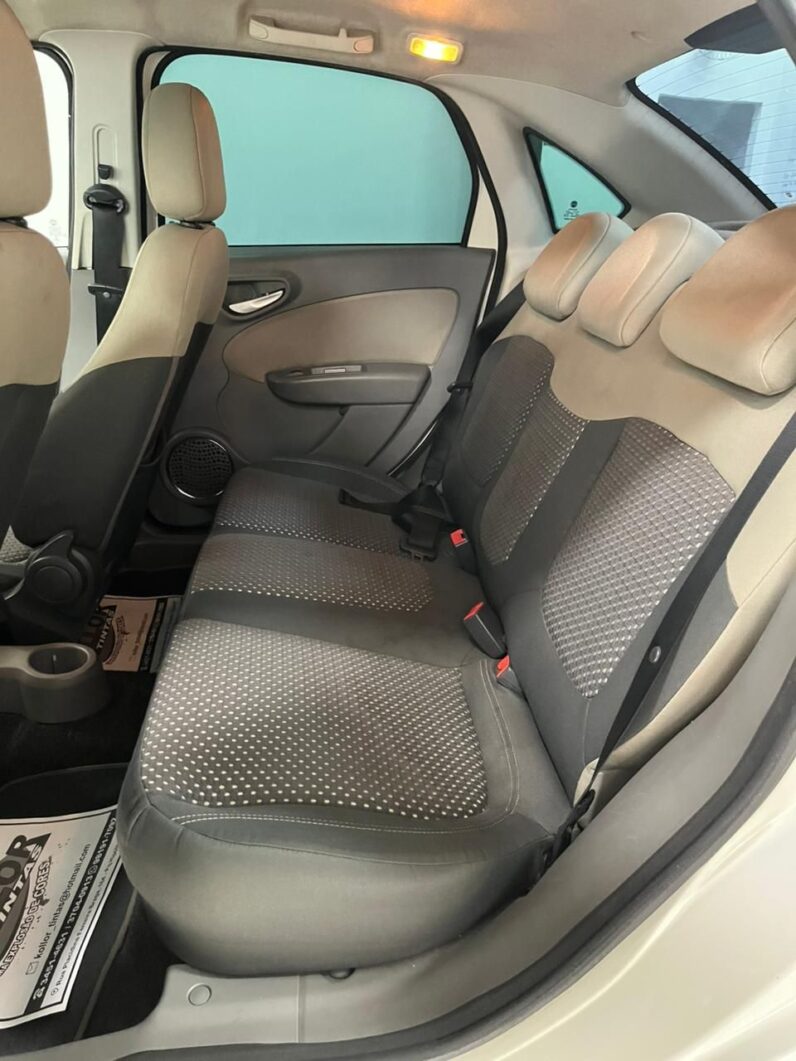 
								Grand Siena ESSENCE Dual. 1.6 Flex 16V full									