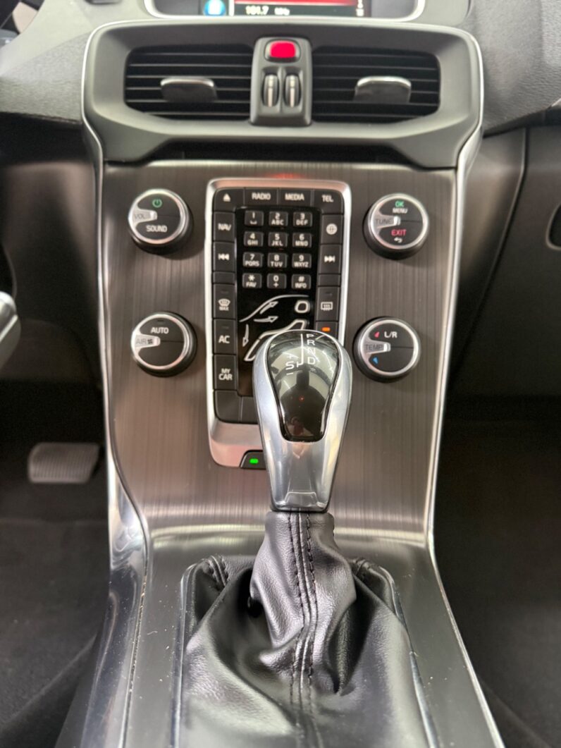 V40 T-4 MOMENTUM 2.0 Aut.