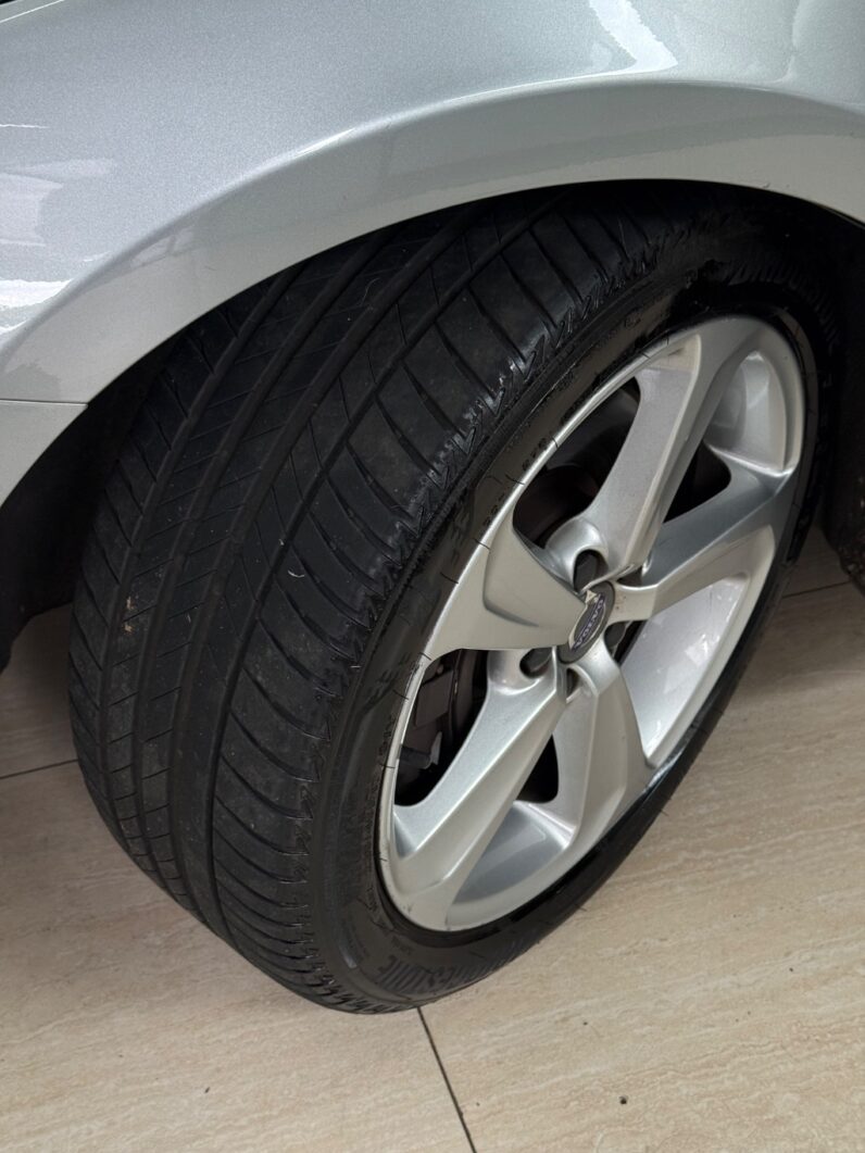 V40 T-4 MOMENTUM 2.0 Aut.