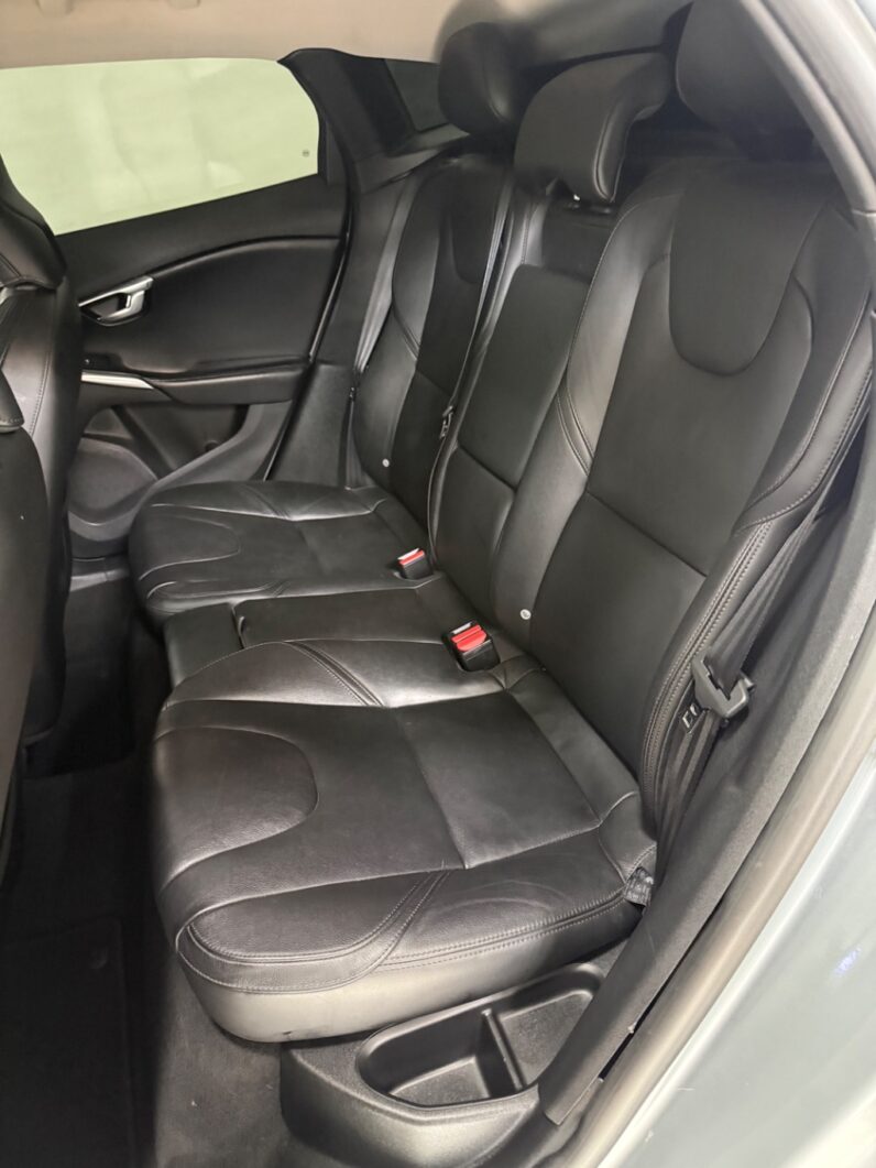 V40 T-4 MOMENTUM 2.0 Aut.