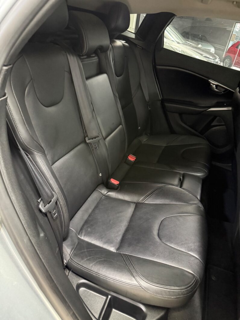 V40 T-4 MOMENTUM 2.0 Aut.