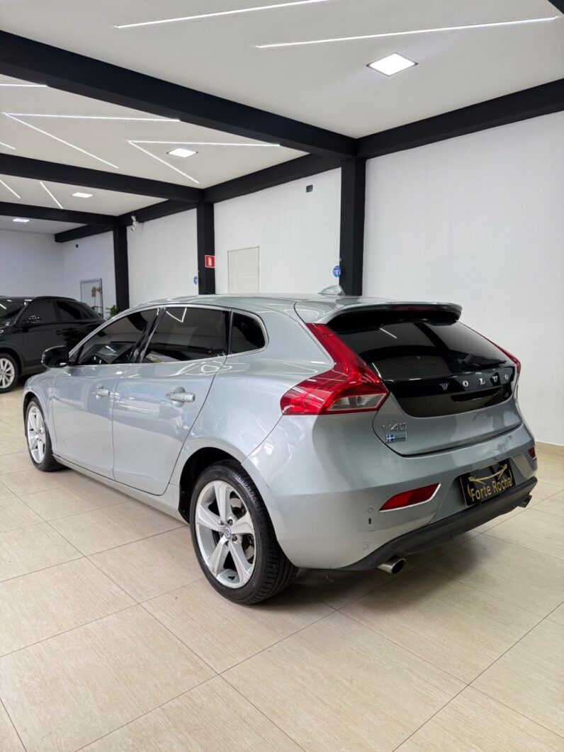 V40 T-4 MOMENTUM 2.0 Aut.