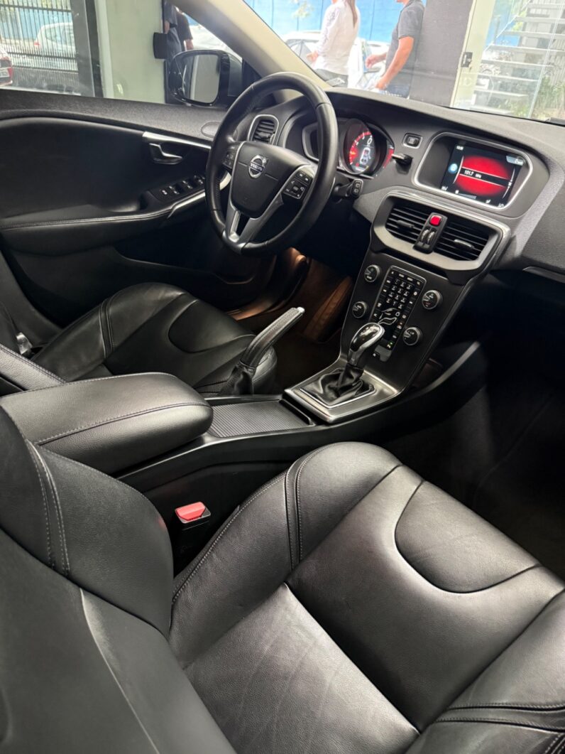 V40 T-4 MOMENTUM 2.0 Aut.