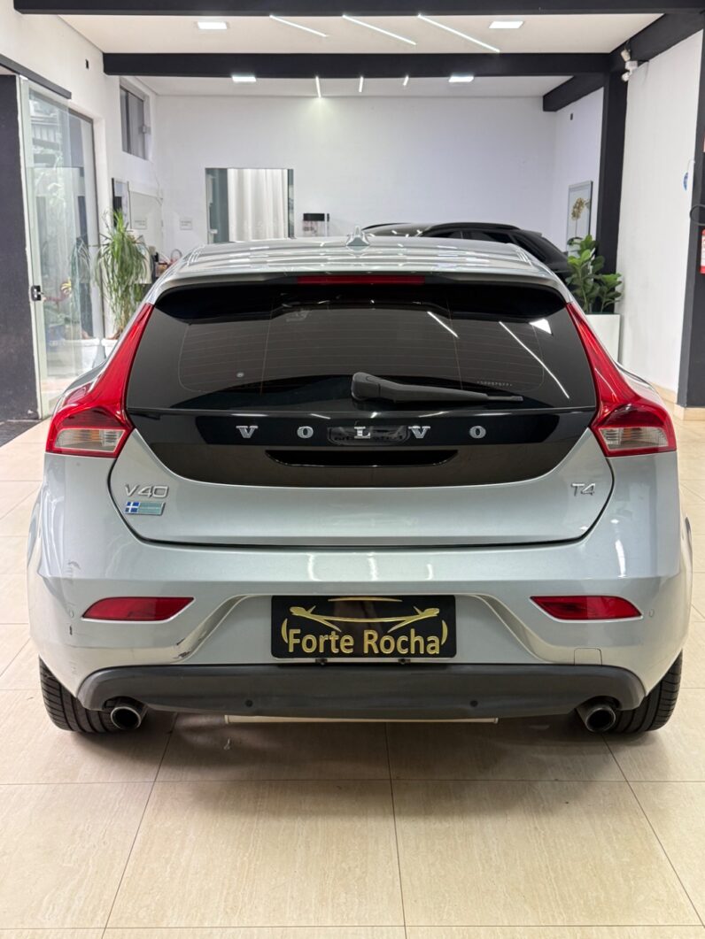V40 T-4 MOMENTUM 2.0 Aut.