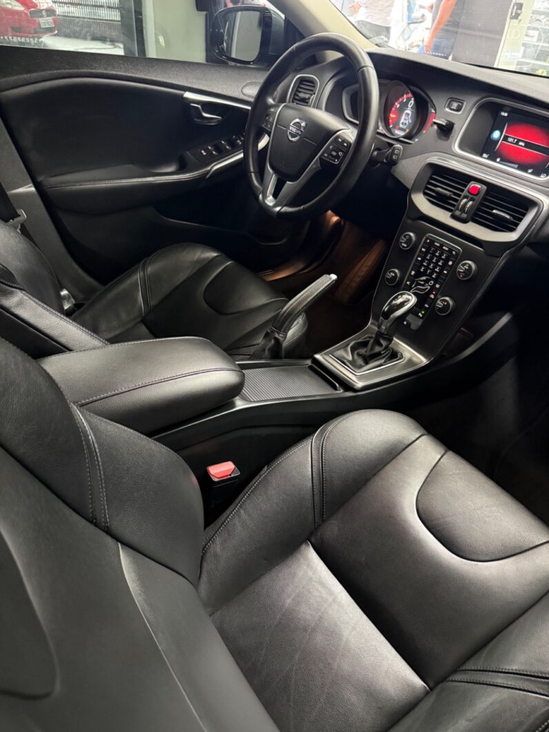 V40 T-4 MOMENTUM 2.0 Aut.