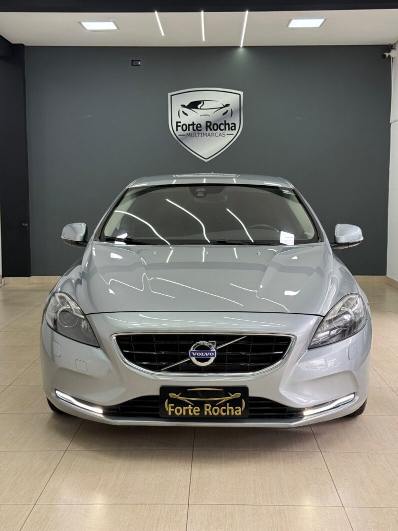 V40 T-4 MOMENTUM 2.0 Aut.
