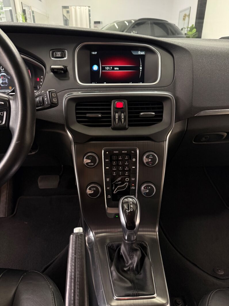 V40 T-4 MOMENTUM 2.0 Aut.