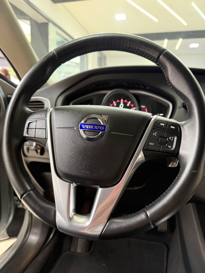 V40 T-4 MOMENTUM 2.0 Aut.